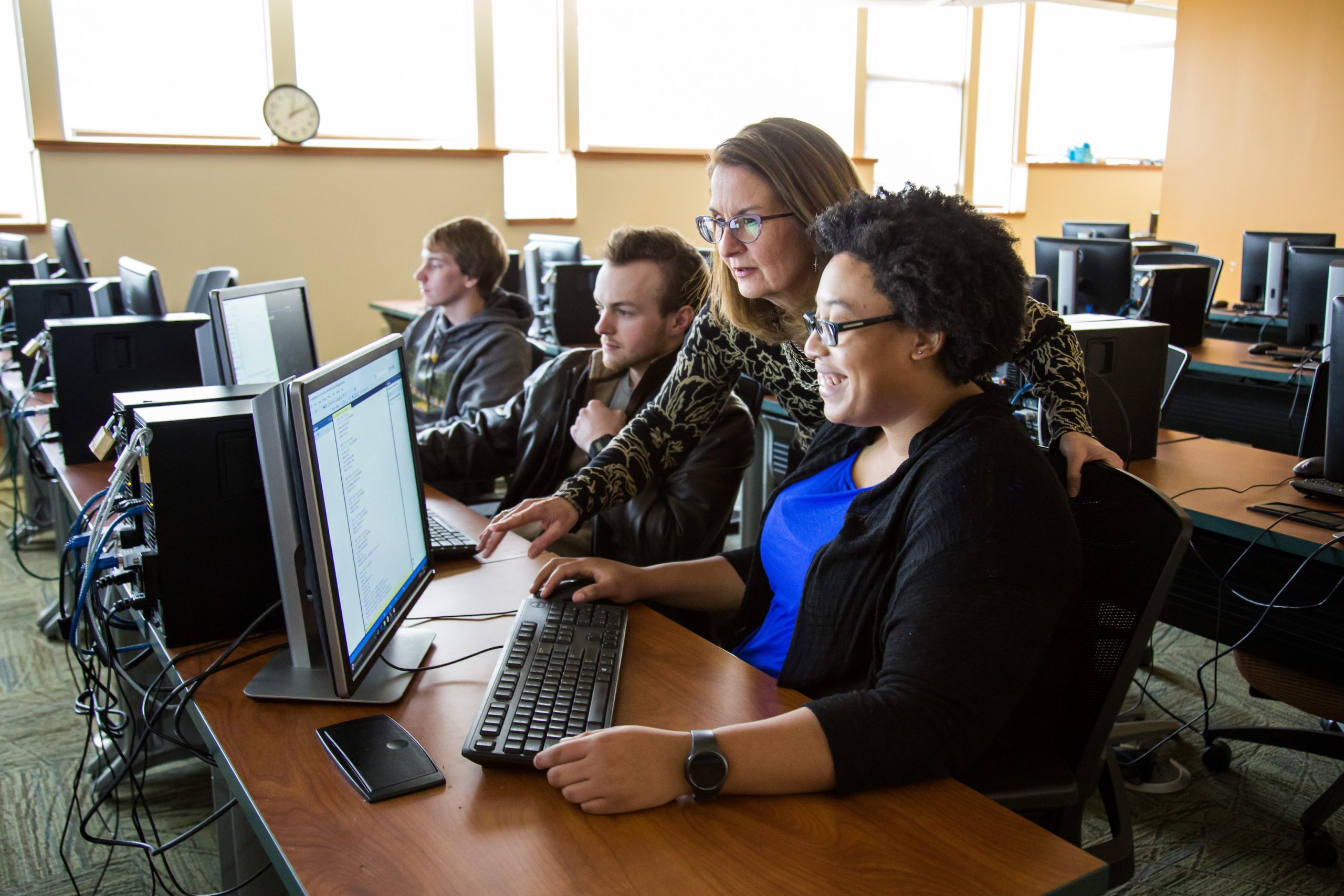 Saint Vincent students in data analytics lab learning business data analytics skills